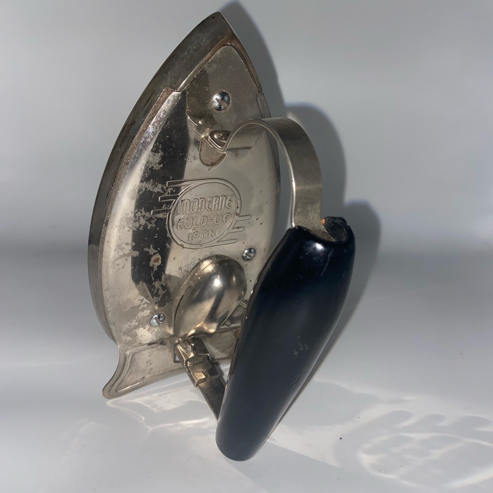 Vintage Moderne Fold-up Travel Iron